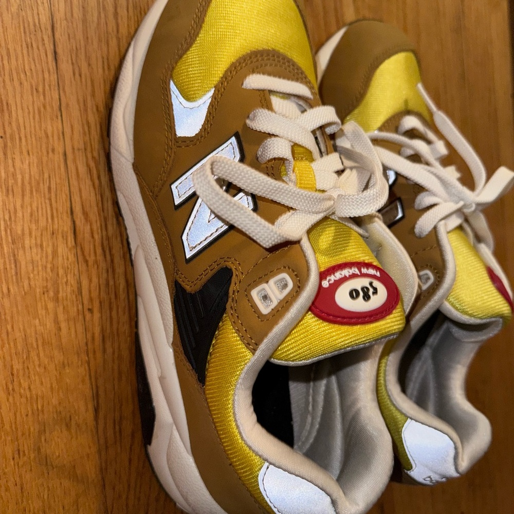 New Balance Kids Sneakers in Yellow and Brown